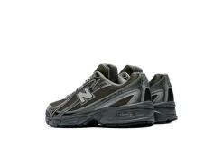 New Balance 740 Black Metallic